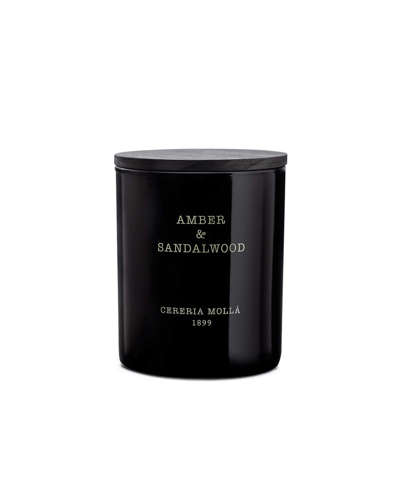 Bougie aromatique à l'ambre et au bois de santal avec des notes de cèdre et de bergamote