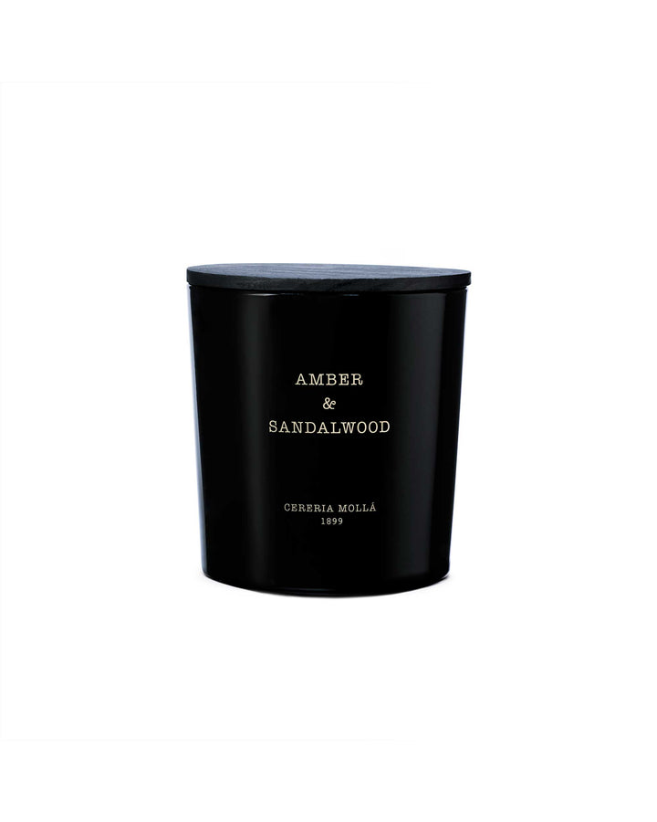 Bougie parfumée extra large à l'ambre et au bois de santal avec trois mèches en cire de soja végétalienne