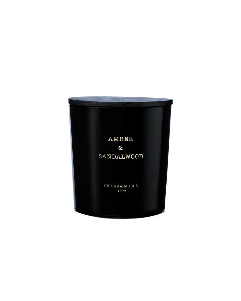 Bougie parfumée extra large à l'ambre et au bois de santal avec trois mèches en cire de soja végétalienne
