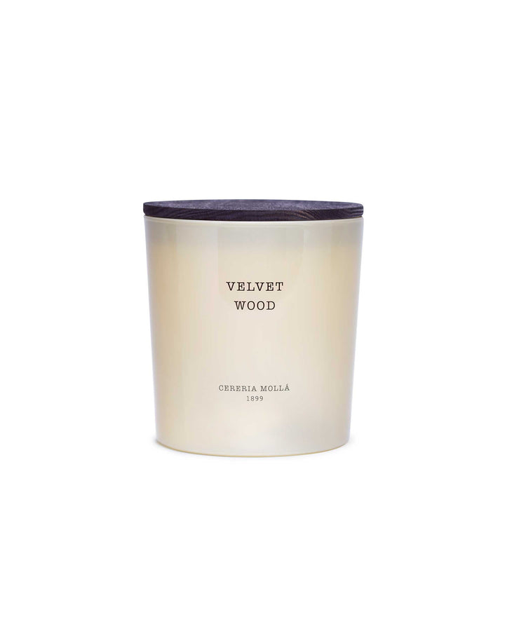 Xl Velvet Wood Scented Candle with Three Wicks in Soy Wax