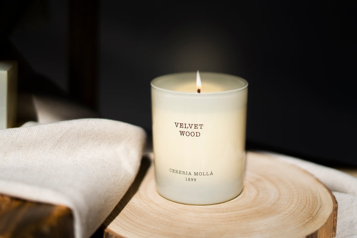 Velvet Wood Scented Candle With Spices, Tobacco And Vanilla
