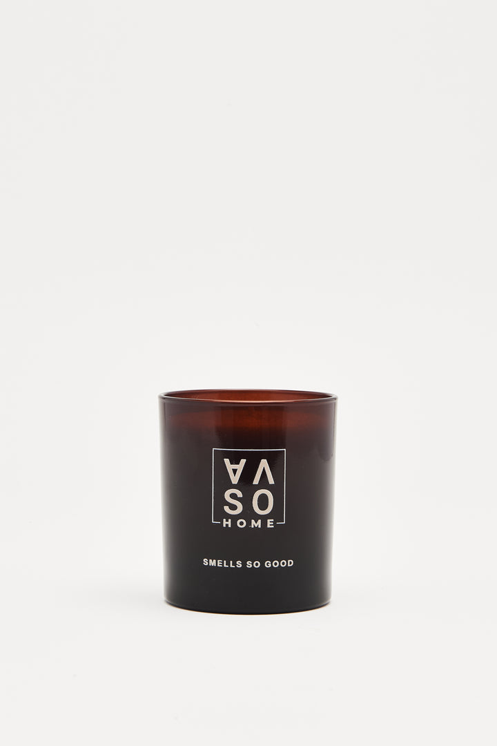 La bougie élimine les odeurs du vase