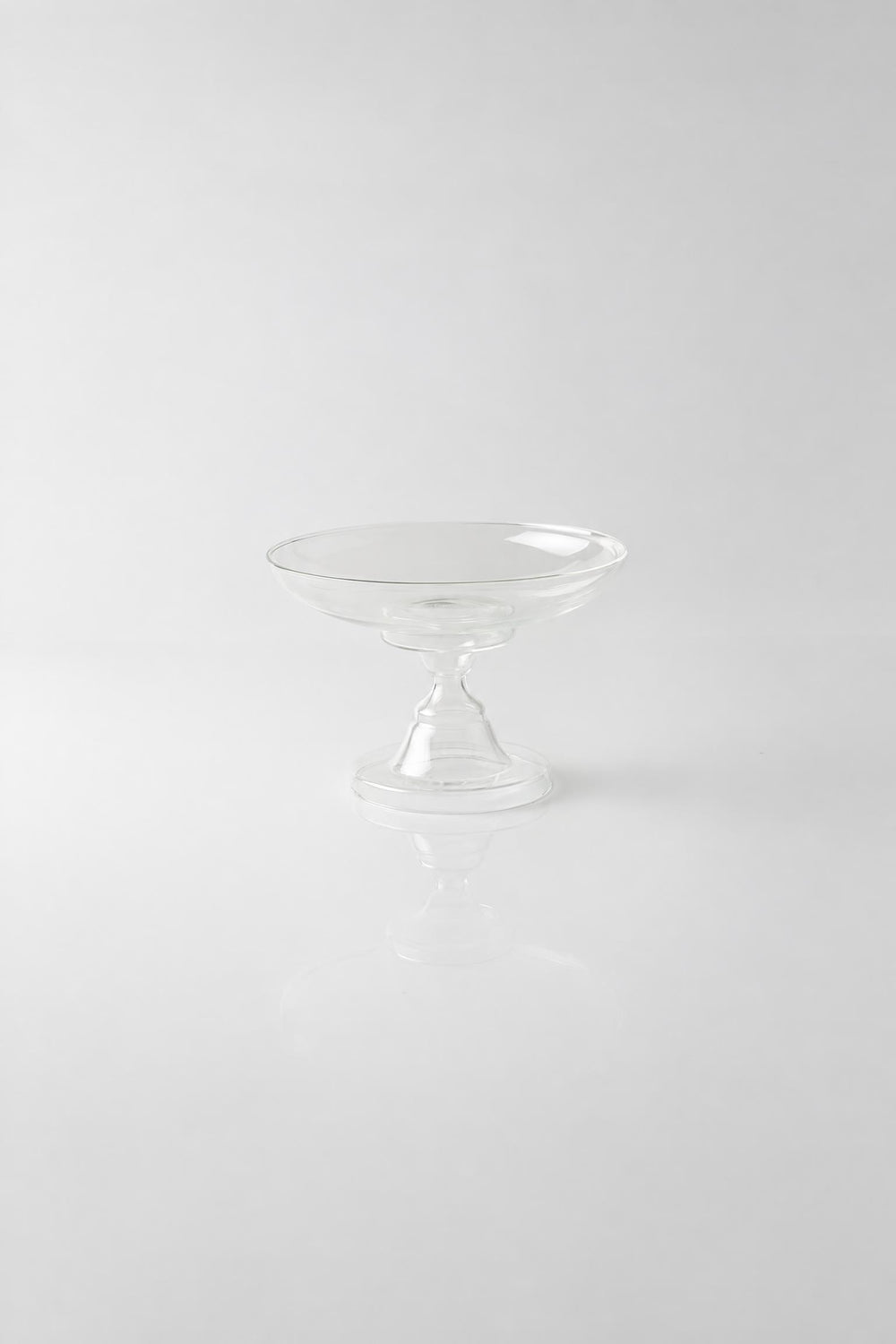 Alzata Rubin in vetro borosilicato trasparente, dalle forme morbide e sinuose