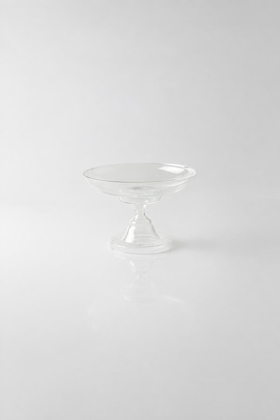 Alzata Rubin in vetro borosilicato trasparente, dalle forme morbide e sinuose