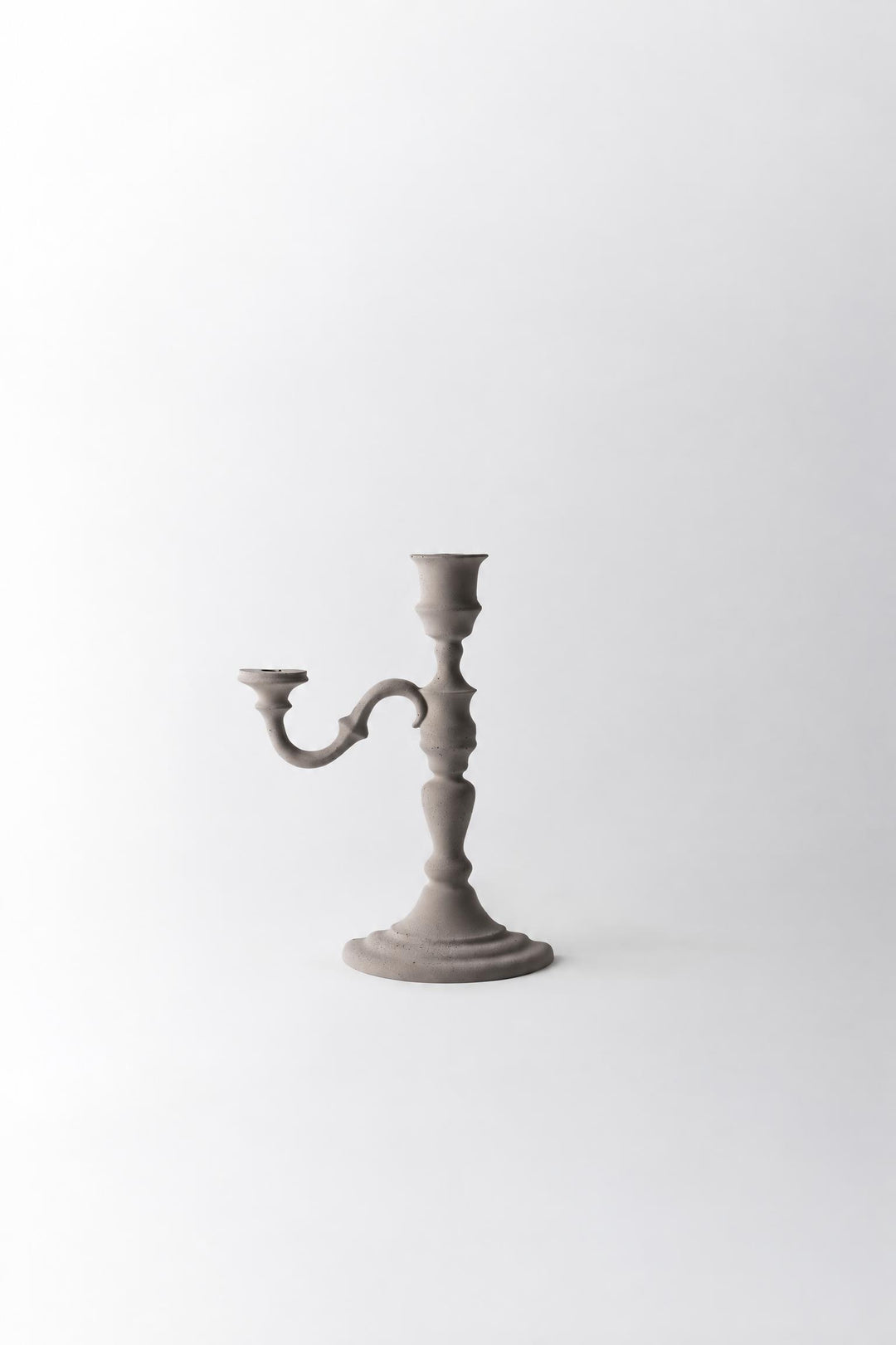 Candelabro Magic Objects in cemento Tortora