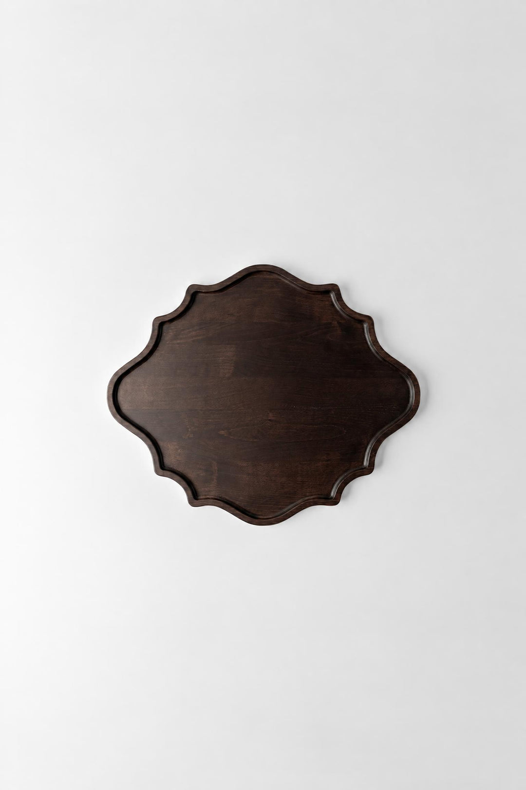 Vassoio Outline in legno Tinto eucalipto 40 x 33 cm